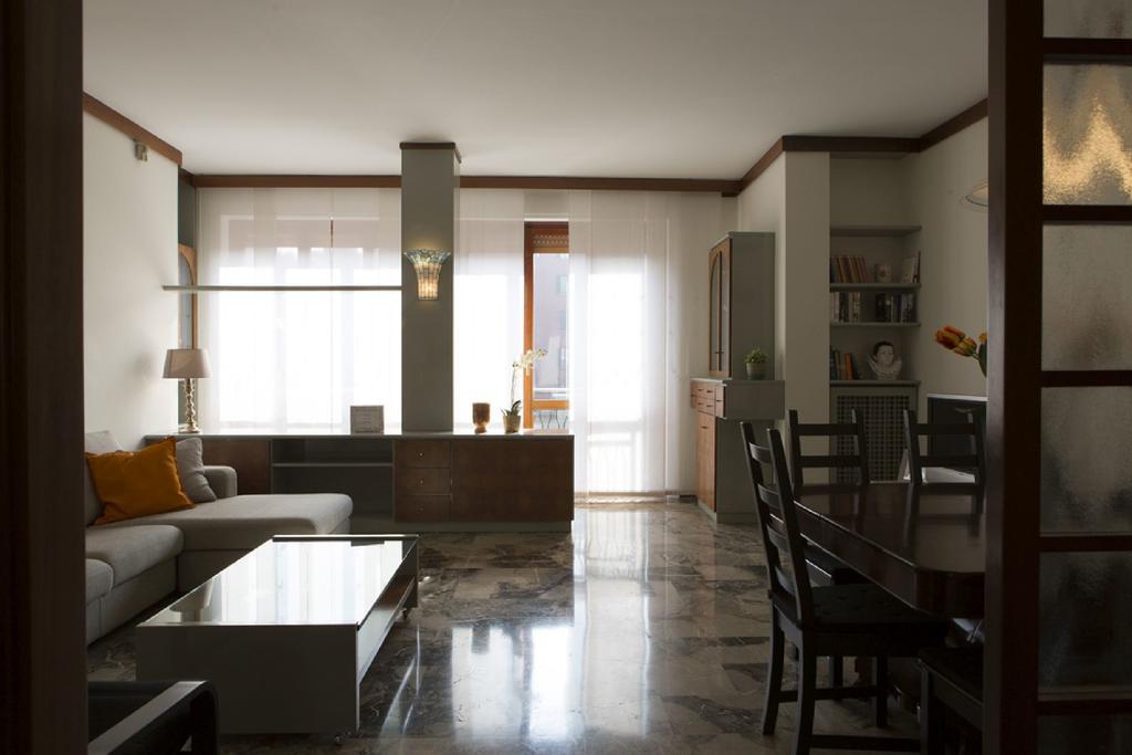 Fiera Monterosa 11 Apartment Milánó Szoba fotó