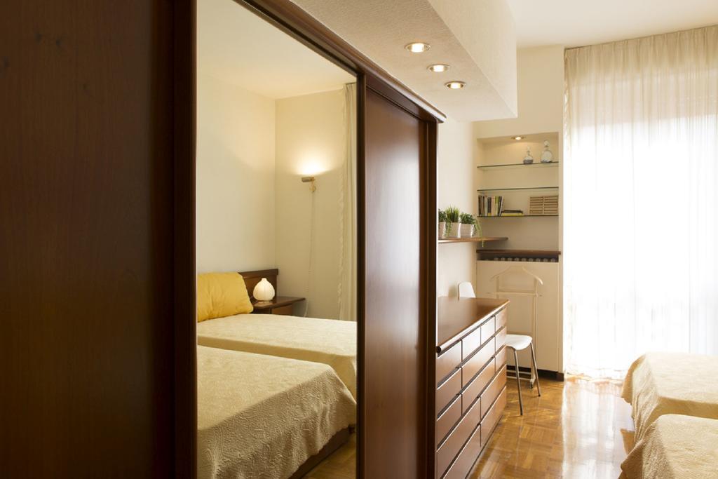 Fiera Monterosa 11 Apartment Milánó Szoba fotó